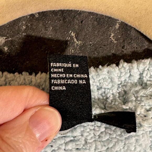 Forever 21 Sweater Woman's Medium Light Blue Fuzzy Warm Winter Pastel Coastal - Picture 9 of 12